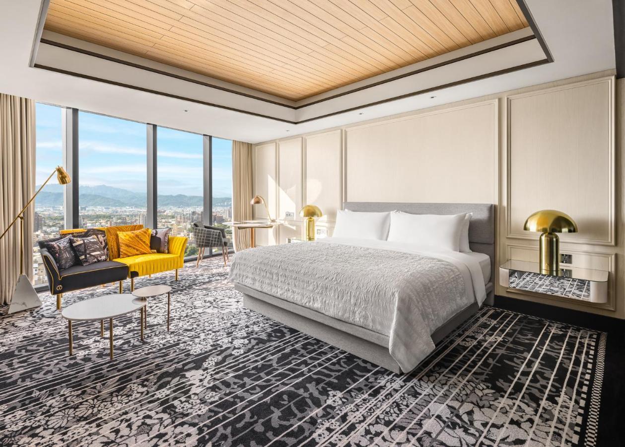 Le Meridien Taichung Exterior foto A bedroom at the hotel