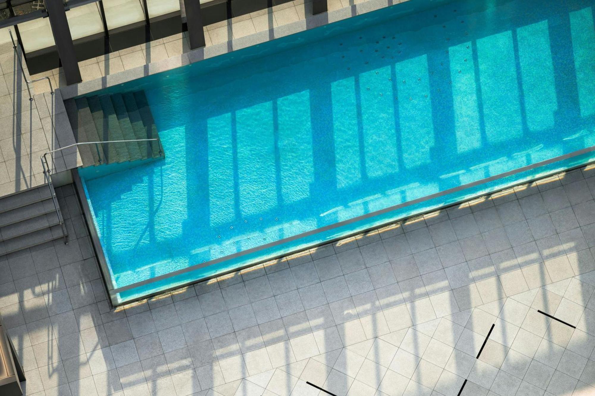 Le Meridien Taichung Exterior foto The pool at the top of the hotel