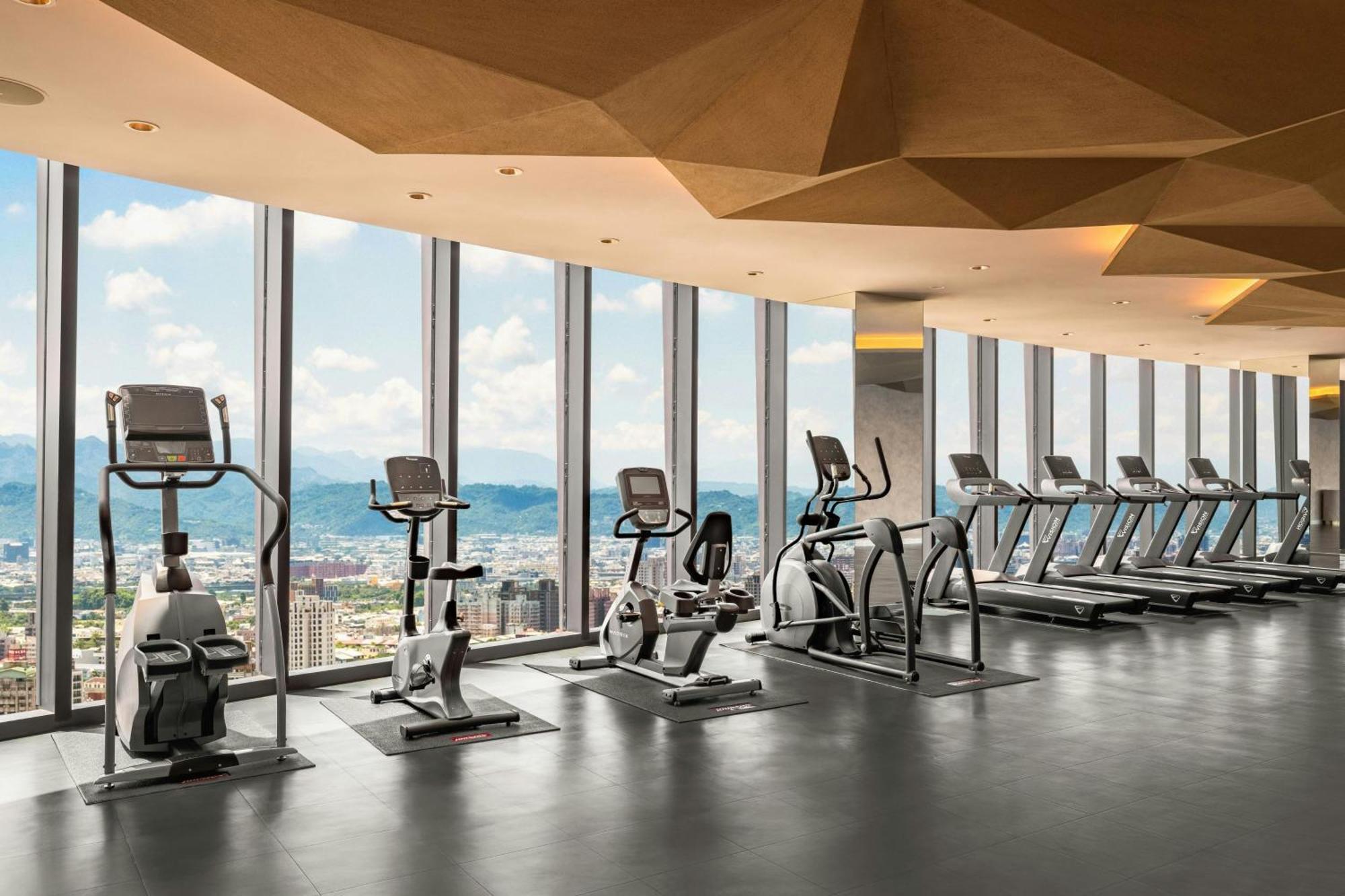 Le Meridien Taichung Exterior foto The gym at the 39th floor